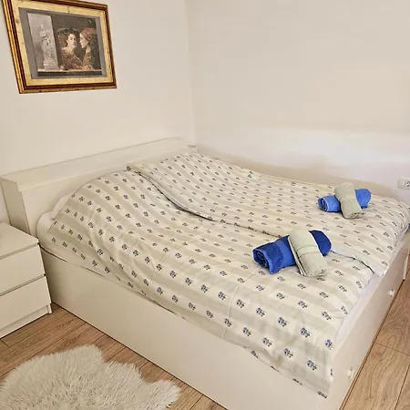 Center City With Free Parking Apartment *
